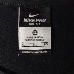 Nike Tops - Nike Women’s Long Sleeve shirt Nike Tops - Nike Women’s Long Sleeve shirt